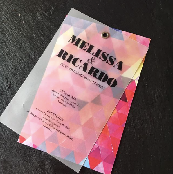 Invitación de Matrimonio Vellum Triángulo | Diseño Elegante en Papel Vegetal Personalizable